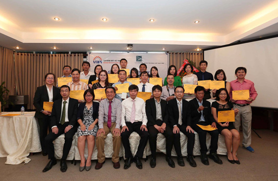 Japanese coaches and 22 participants from Cambodia, Laos, Myanmar and Vietnam at the graduation ceremony.