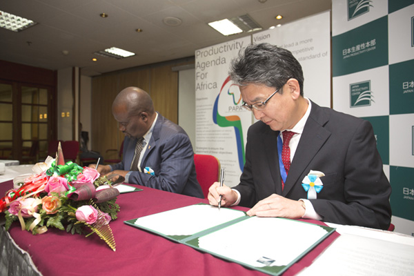 Mr. Baeti Molake, Chairman of PAPA and Executive Director of Botswana National Productivity Centre,and Mr. Yukihiro Okawa, Executive Director of JPC.