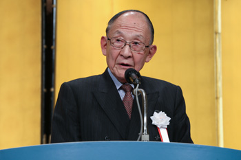 JPC Chairman Mr. Yuzaburo Mogi proposing toast for further productivity enhancement in Japan.