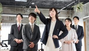 リーダーシップとは？定義や６つの種類、育成方法をわかりやすく解説